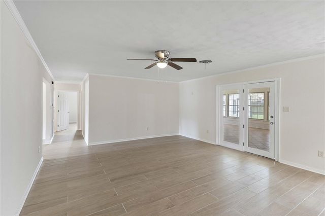 1916 Baywood Drive, Bay City, TX 77414