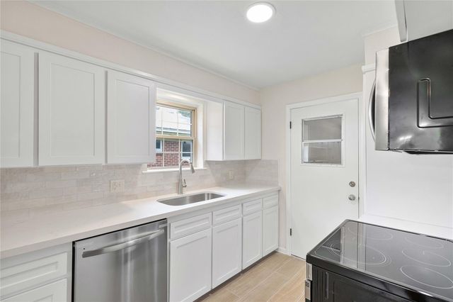 1916 Baywood Drive, Bay City, TX 77414