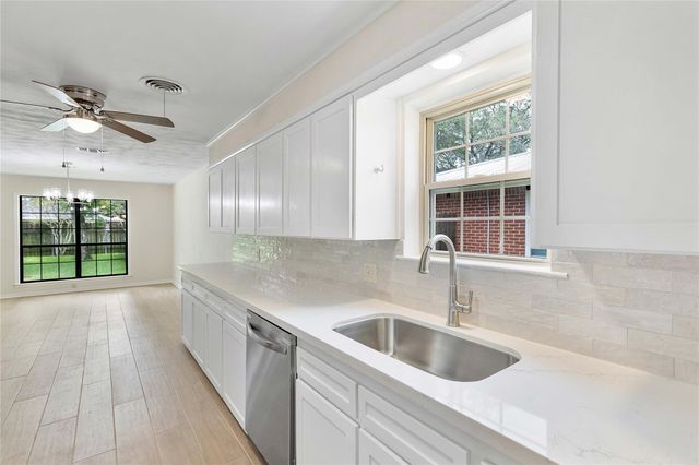 1916 Baywood Drive, Bay City, TX 77414