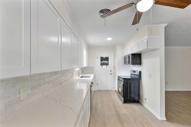 1916 Baywood Drive, Bay City, TX 77414