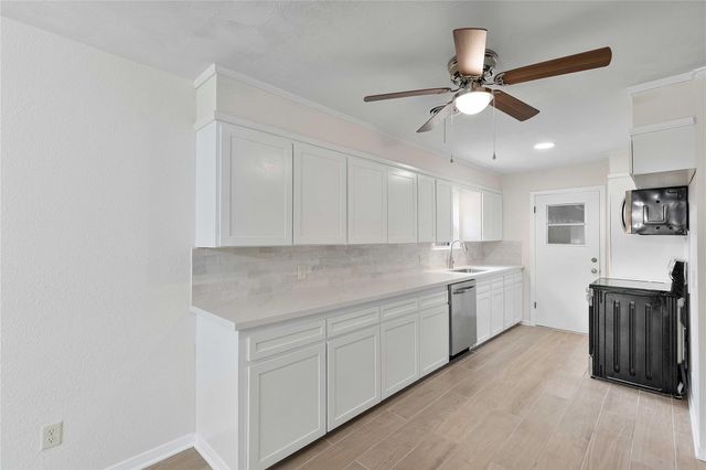 1916 Baywood Drive, Bay City, TX 77414