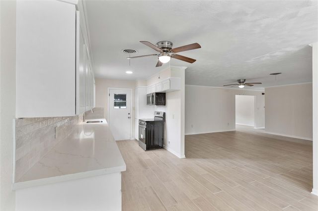 1916 Baywood Drive, Bay City, TX 77414