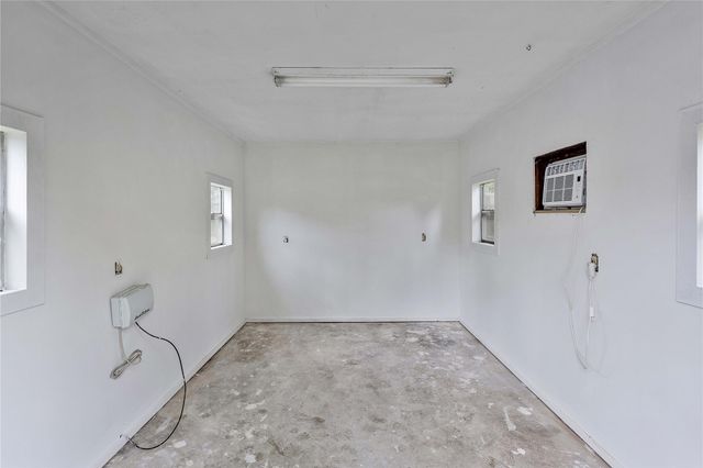 1916 Baywood Drive, Bay City, TX 77414