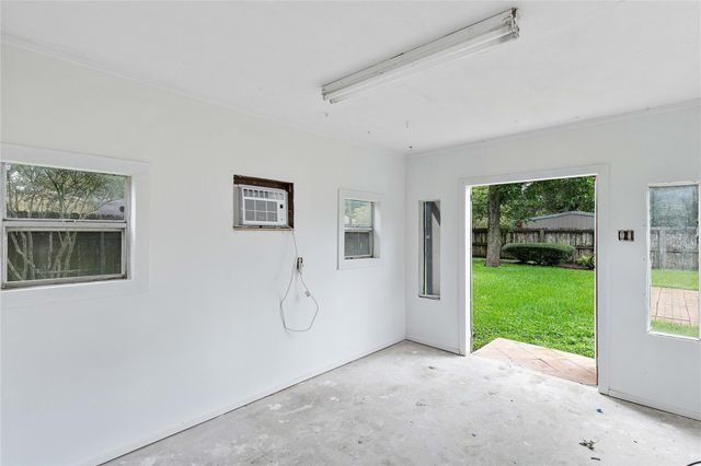 1916 Baywood Drive, Bay City, TX 77414