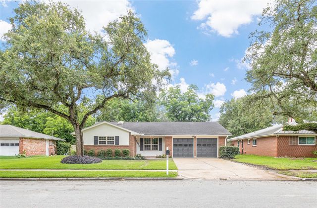 1916 Baywood Drive, Bay City, TX 77414