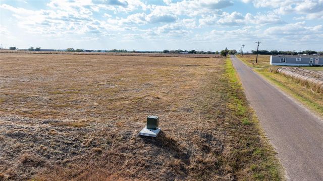 103 Country View LN, Schulenburg, TX 78956