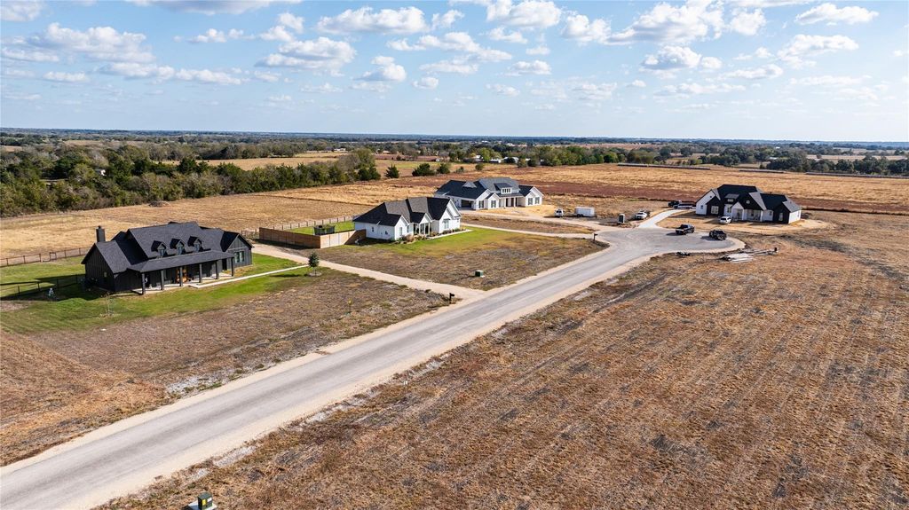 103 Country View LN, Schulenburg, TX 78956