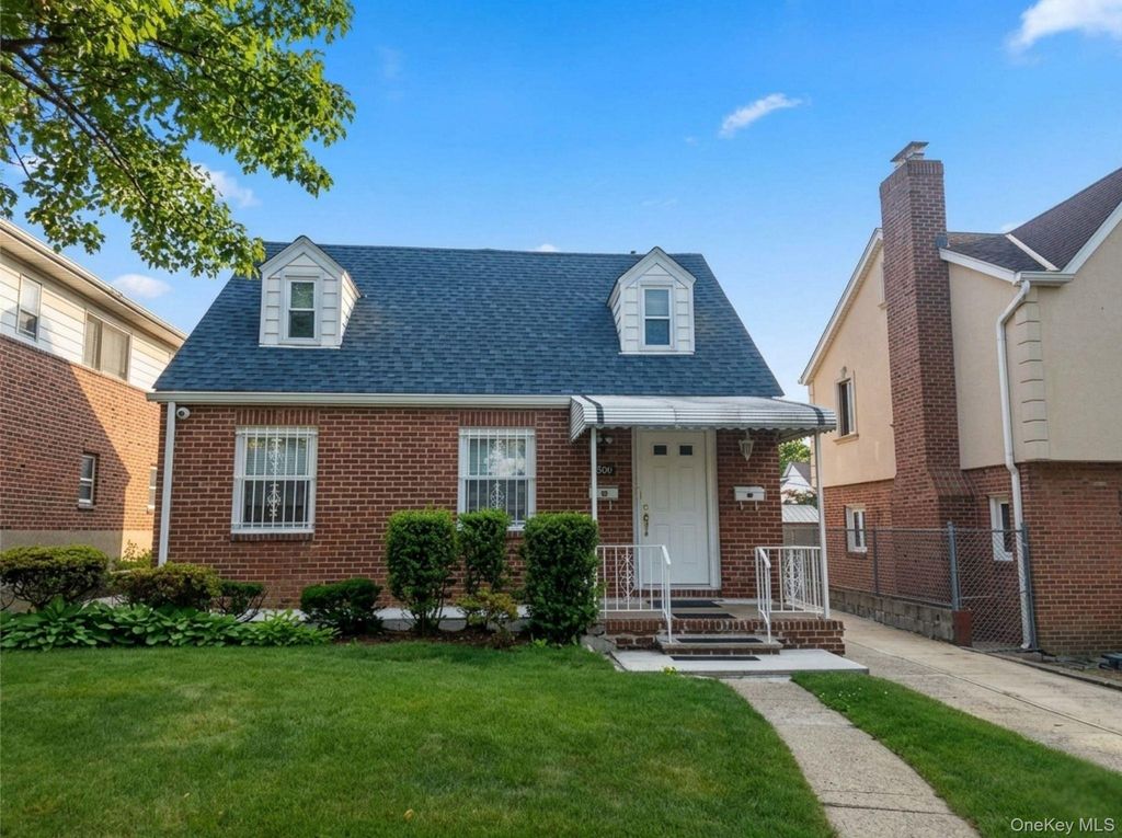 79-38 209th Street 2nd FL, Hollis Hills, NY 11364