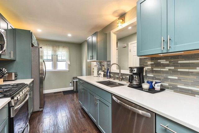 136 Fox Hollow Way, Manchester, NH 03104