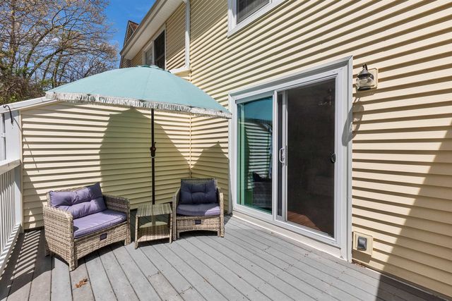 136 Fox Hollow Way, Manchester, NH 03104