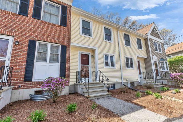 136 Fox Hollow Way, Manchester, NH 03104