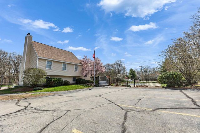 136 Fox Hollow Way, Manchester, NH 03104