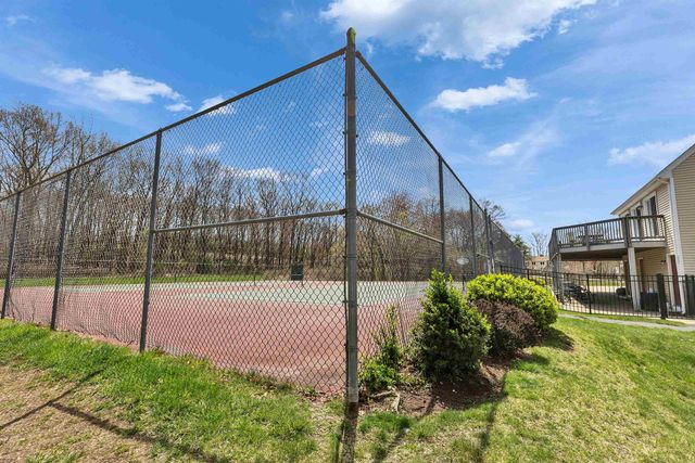 136 Fox Hollow Way, Manchester, NH 03104