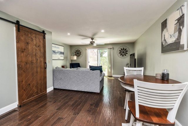 136 Fox Hollow Way, Manchester, NH 03104