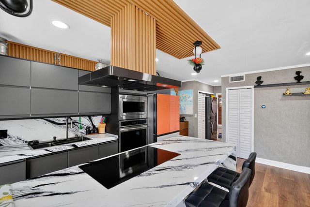 363 Washington Avenue 32, Miami Beach, FL 33139