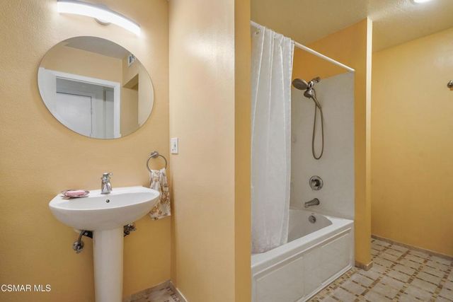 2486 Pleasant Way B, Thousand Oaks, CA 91362