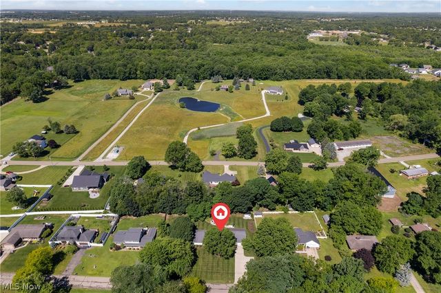 1001 Oneida Trail SW, Hartville, OH 44632