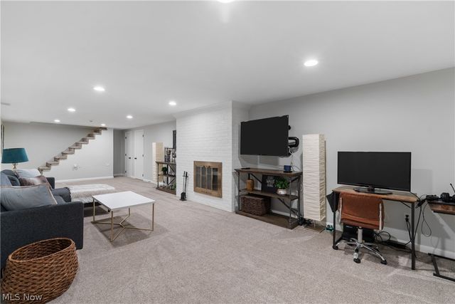 1001 Oneida Trail SW, Hartville, OH 44632