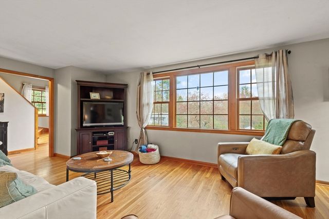 48 Beatrice Ln, Holliston, MA 01746