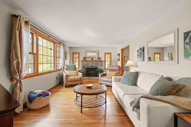 48 Beatrice Ln, Holliston, MA 01746