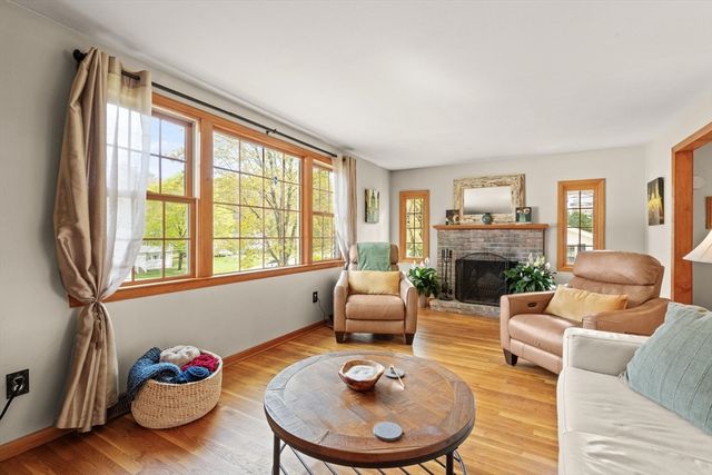 48 Beatrice Ln, Holliston, MA 01746