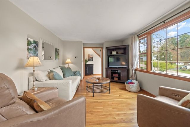 48 Beatrice Ln, Holliston, MA 01746