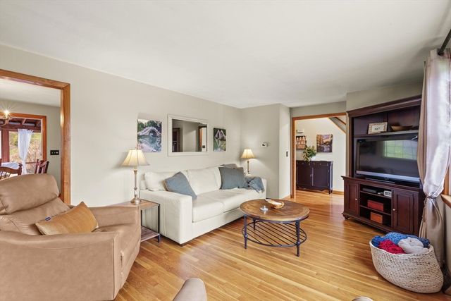 48 Beatrice Ln, Holliston, MA 01746