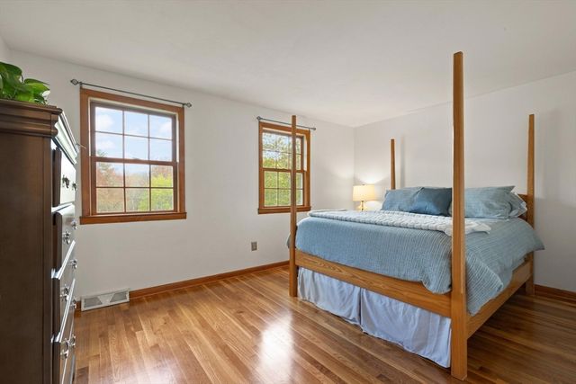 48 Beatrice Ln, Holliston, MA 01746