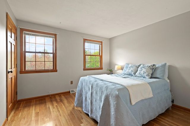 48 Beatrice Ln, Holliston, MA 01746