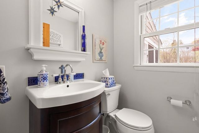 48 Beatrice Ln, Holliston, MA 01746