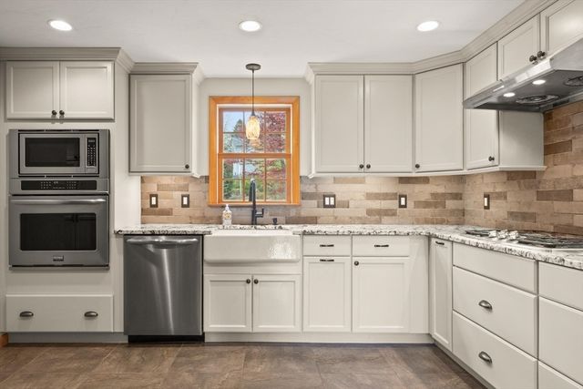 48 Beatrice Ln, Holliston, MA 01746