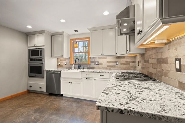 48 Beatrice Ln, Holliston, MA 01746