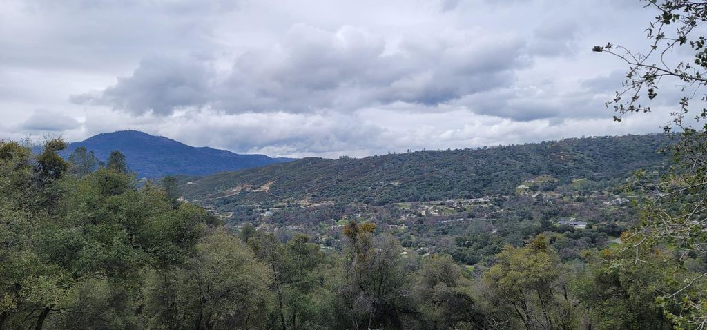 1 Hidden Falls Lane, Oakhurst, CA 93644
