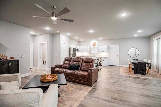 4309 SW Pawhuska Street, Bentonville, AR 72713