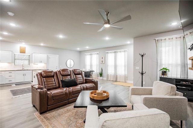 4309 SW Pawhuska Street, Bentonville, AR 72713