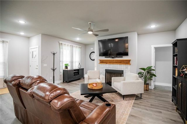 4309 SW Pawhuska Street, Bentonville, AR 72713