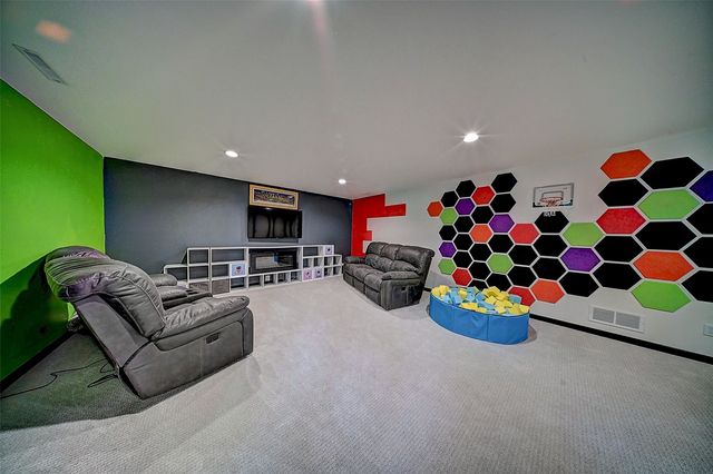 8809 Middlebury Court NE, Cedar Rapids, IA 52404