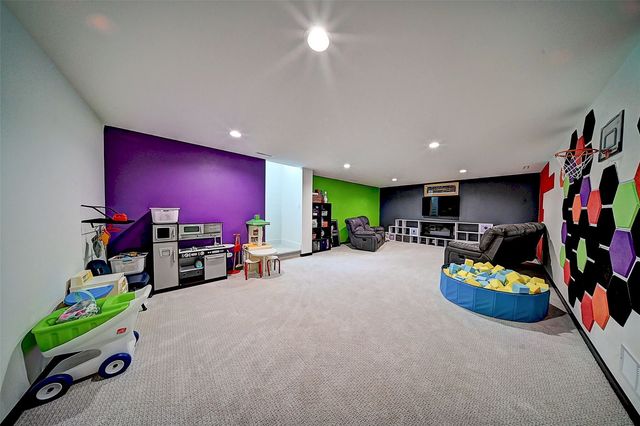 8809 Middlebury Court NE, Cedar Rapids, IA 52404