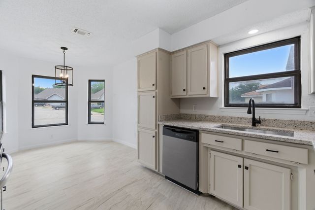 3611 Alexandria Drive, Arlington, TX 76015