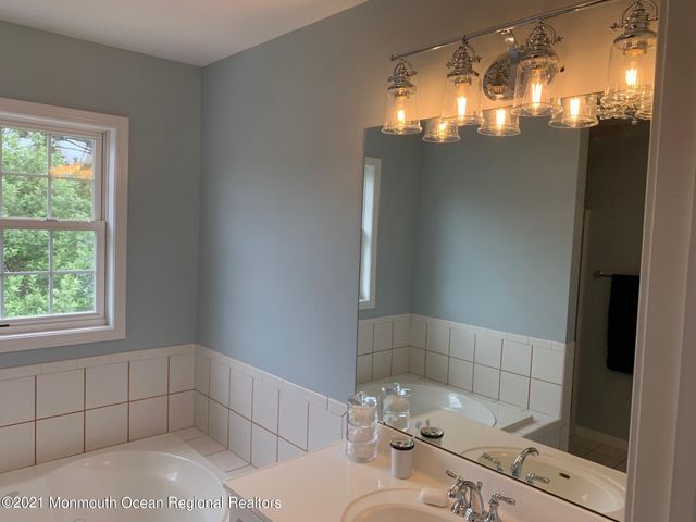 979 Ocean Avenue, Mantoloking, NJ 08738