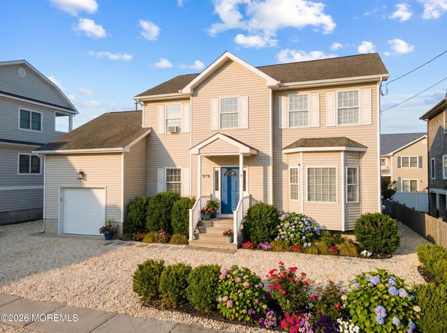 979 Ocean Avenue, Mantoloking, NJ 08738