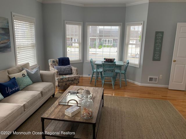 979 Ocean Avenue, Mantoloking, NJ 08738