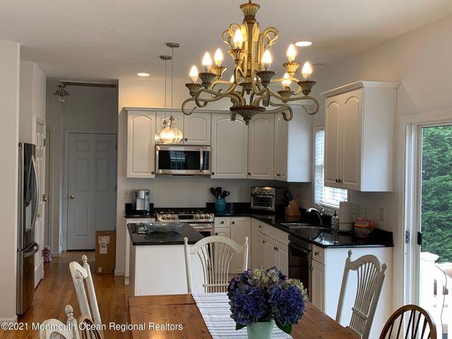 979 Ocean Avenue, Mantoloking, NJ 08738