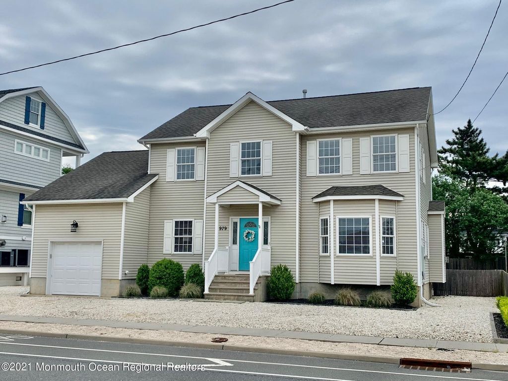 979 Ocean Avenue, Mantoloking, NJ 08738