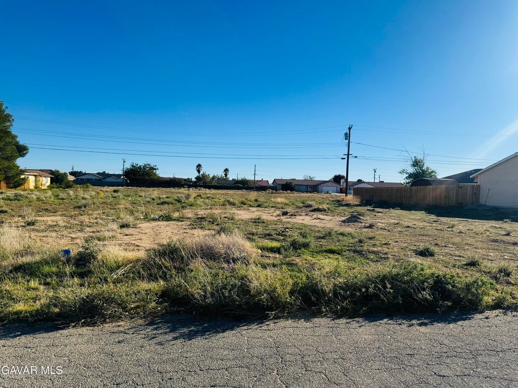 Fuchsia Avenue, California City, CA 93505