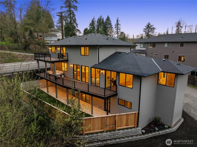 19926 68th Avenue NE, Kenmore, WA 98028