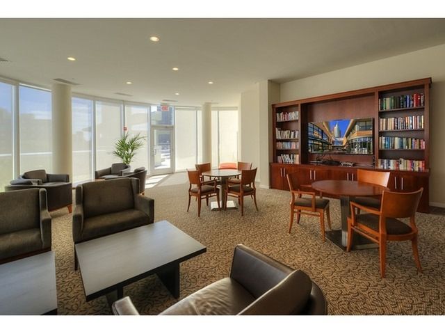 807 DAVIS Street 902, Evanston, IL 60201