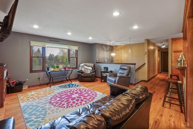 W293S3017 Ancestral DRIVE, Waukesha, WI 53188