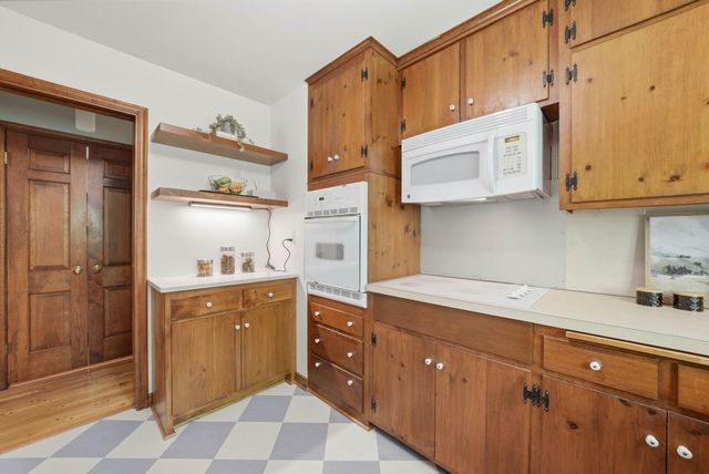 6930 Foxglove Circle, Excelsior, MN 55331
