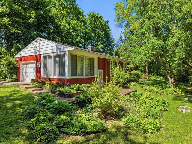 6930 Foxglove Circle, Excelsior, MN 55331